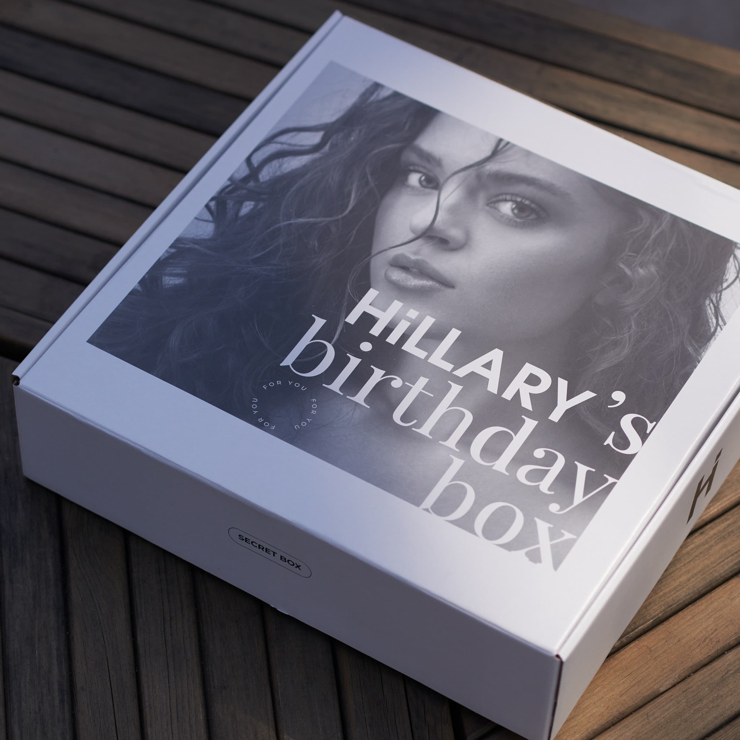 Набір Hillary's Birthday Deluxe Secret Box thumbnail