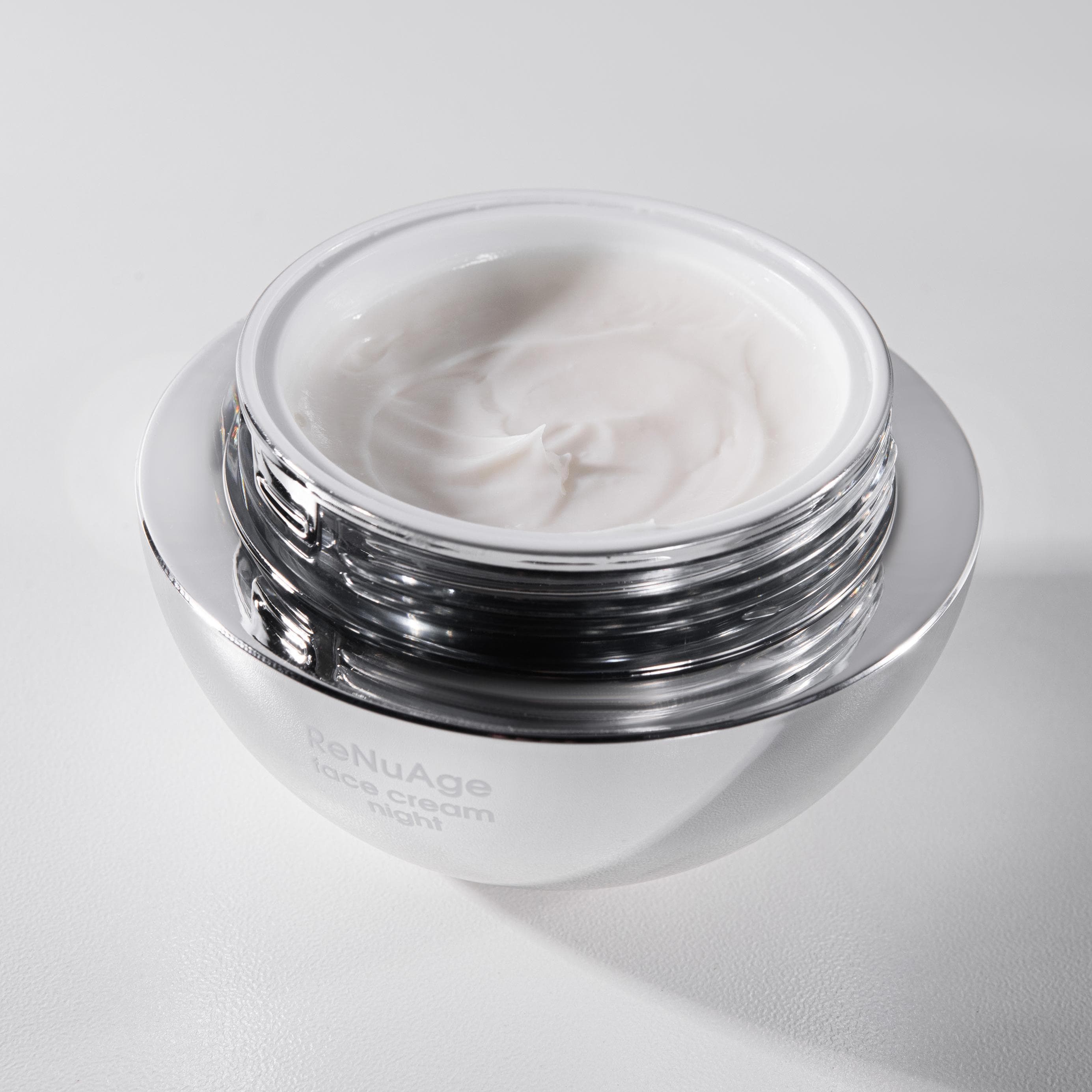 Пробник нічного антивікового крему для всіх типів шкіри, 2 мл thumbnail