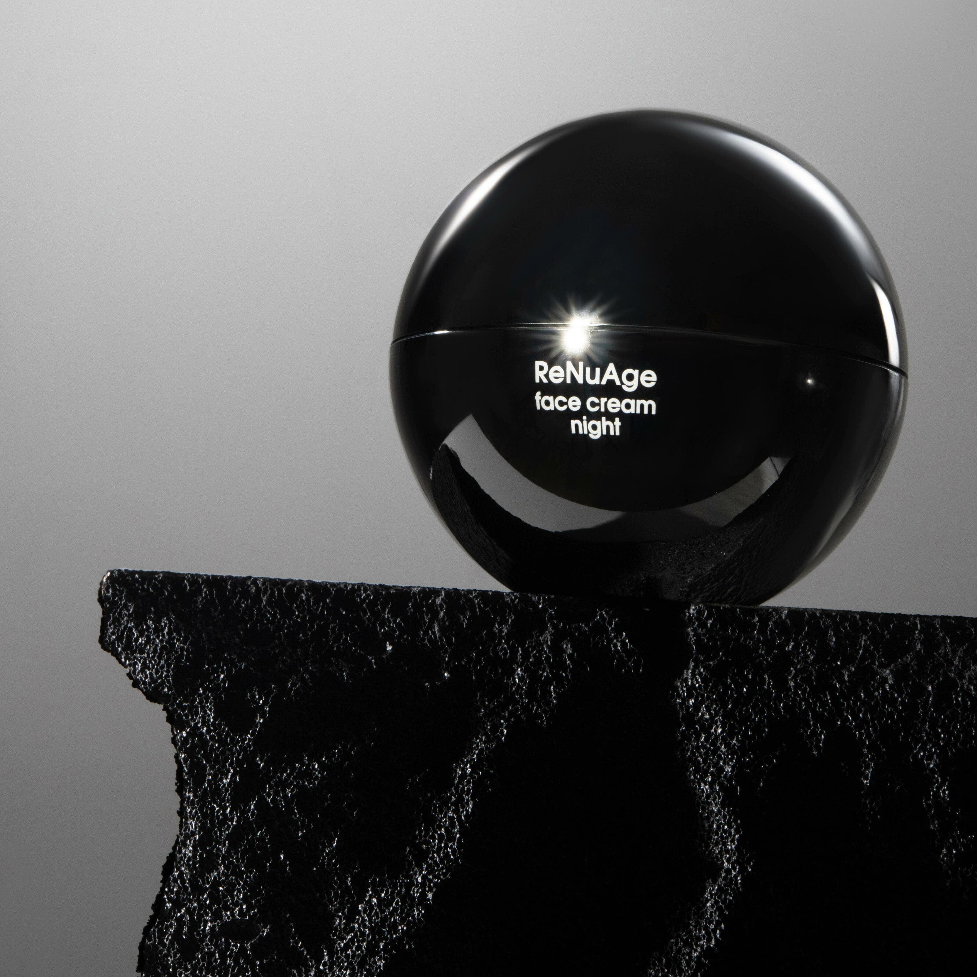 Пробник нічного антивікового крему для всіх типів шкіри, 2 мл thumbnail