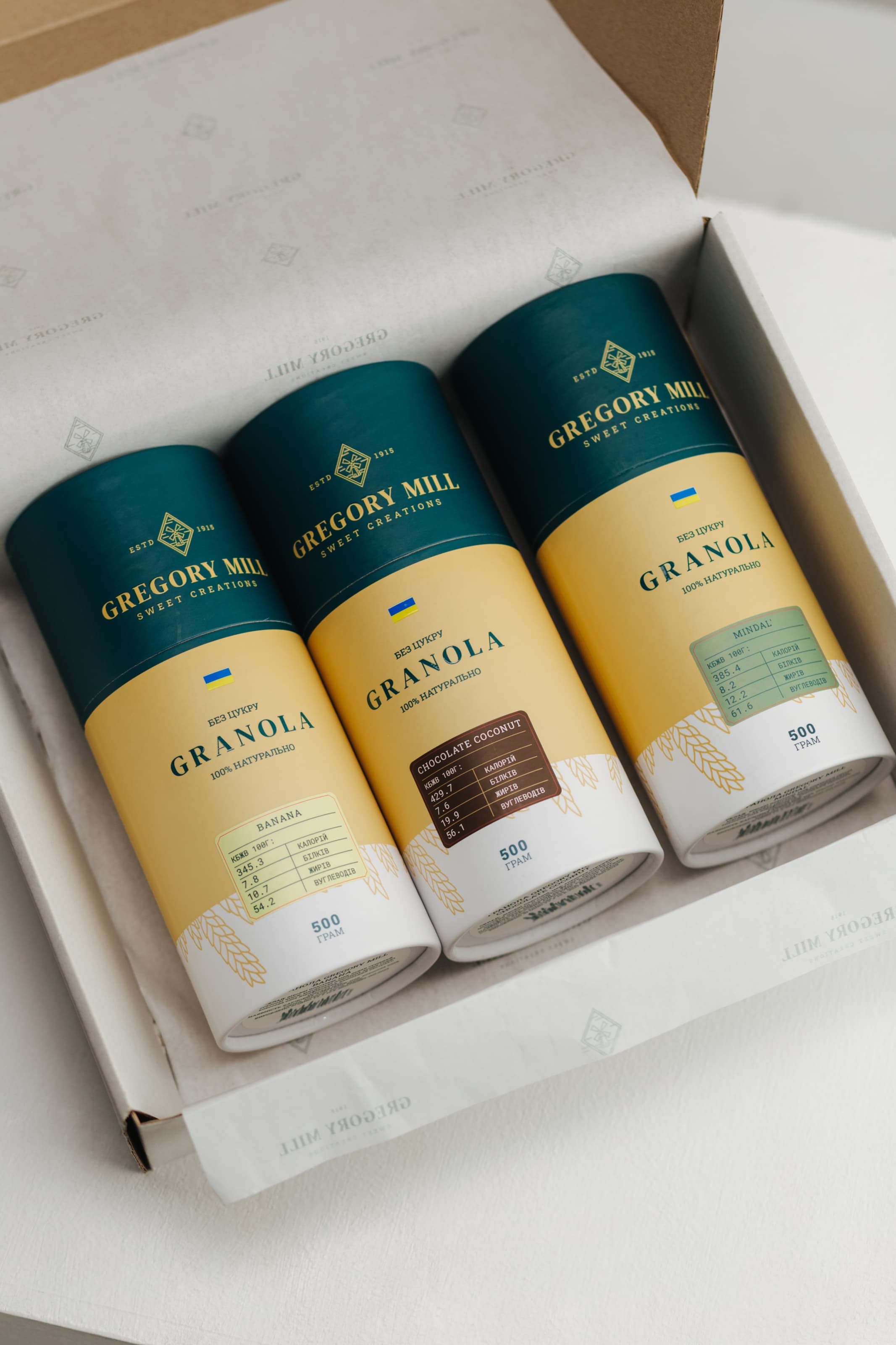 Подарунковий набір граноли зі смаком шоколаду та кокосу, банана й мигдалю