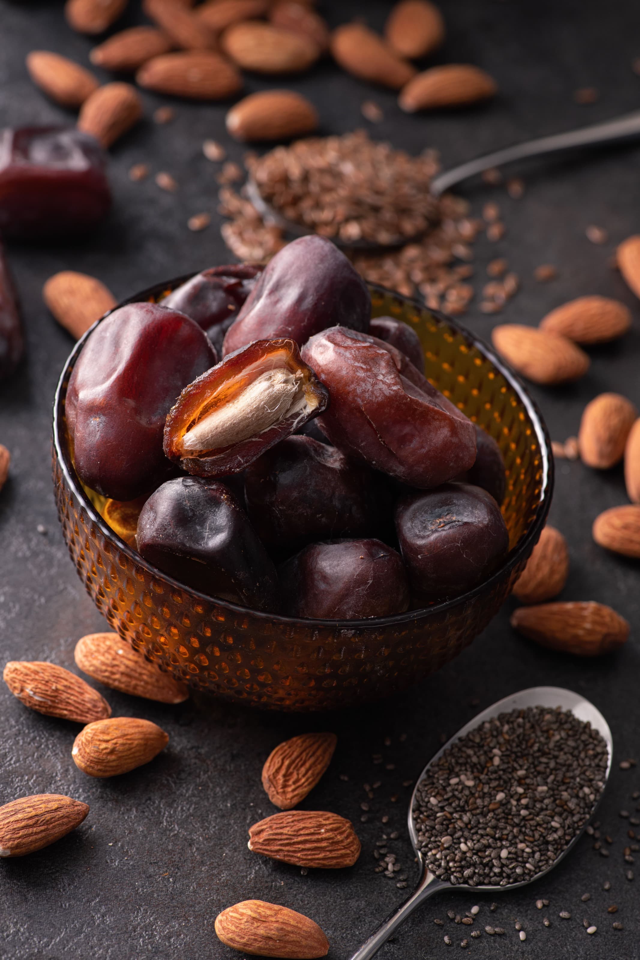 Набір граноли: імбир і фісташка з м'ятою 2 кг + фінік 500 г у подарунок thumbnail