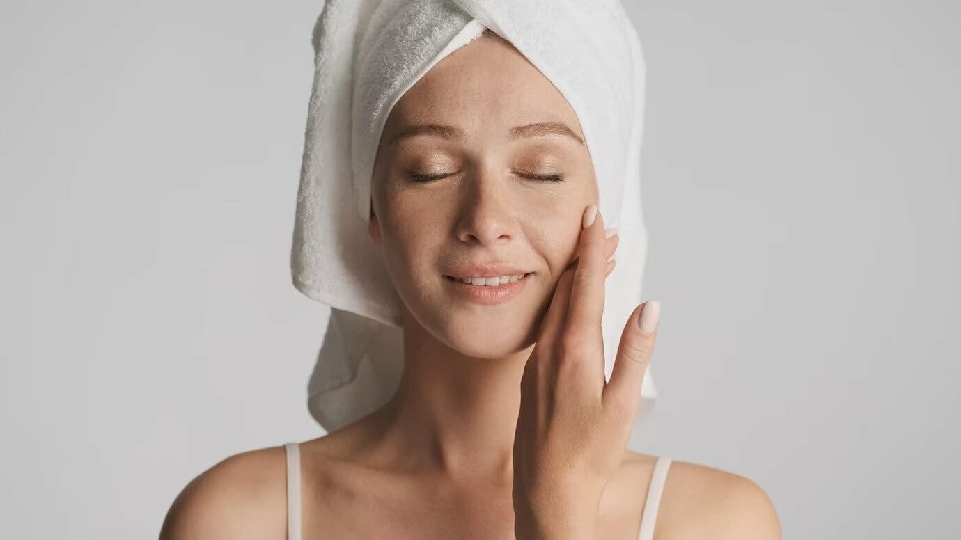 Ніацинамід, центелла та кислоти: як обрати активи від висипань